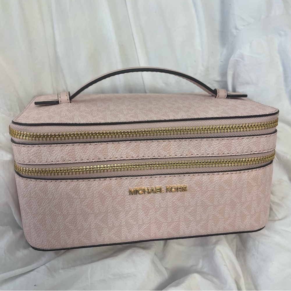 COPY - NWT Micheal kors travel case